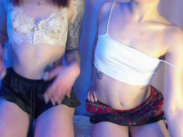 NiaandMolly webcam