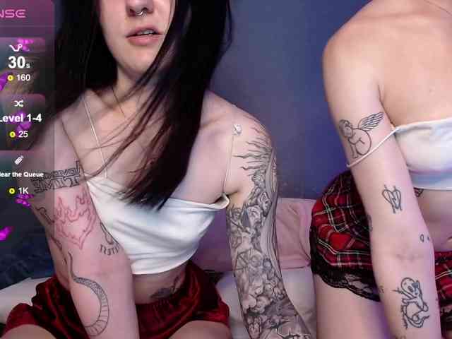NiaandMolly webcam