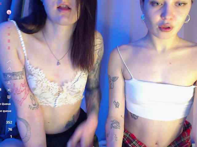 NiaandMolly webcam