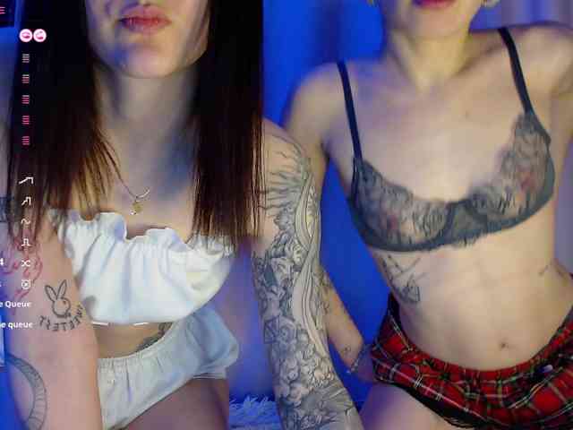NiaandMolly webcam