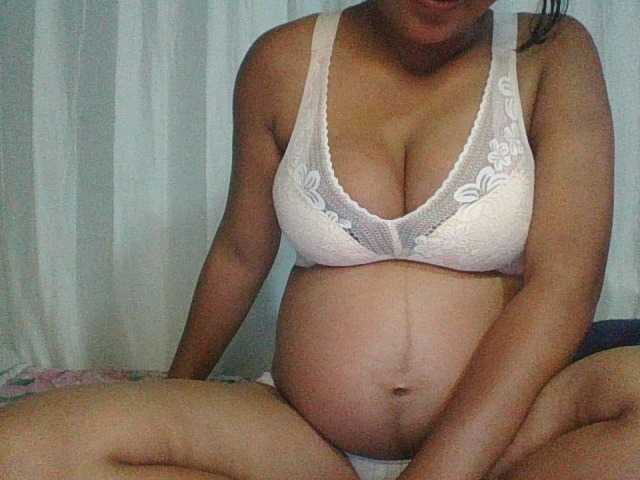 HoTGirlie's BongaCams show and profile