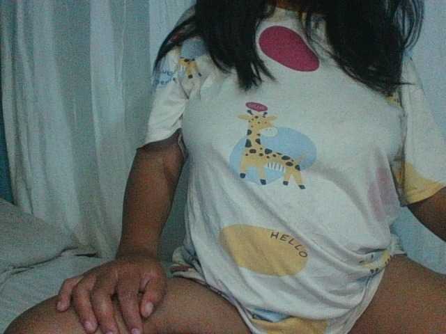 HoTGirlie's BongaCams show and profile