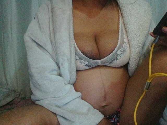 HoTGirlie's BongaCams show and profile