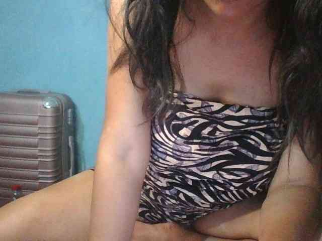 HoTGirlie Live Webcam on {site_name}