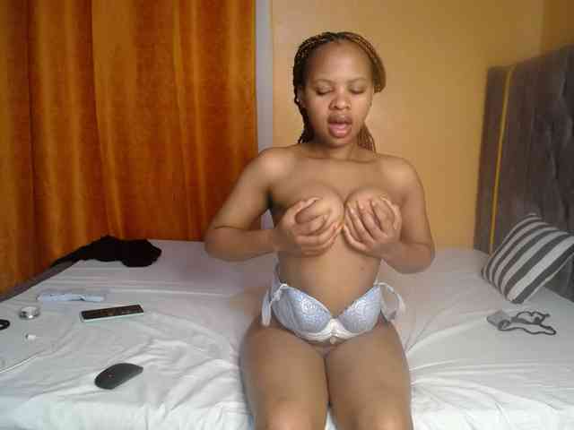 SexxyElsie webcam
