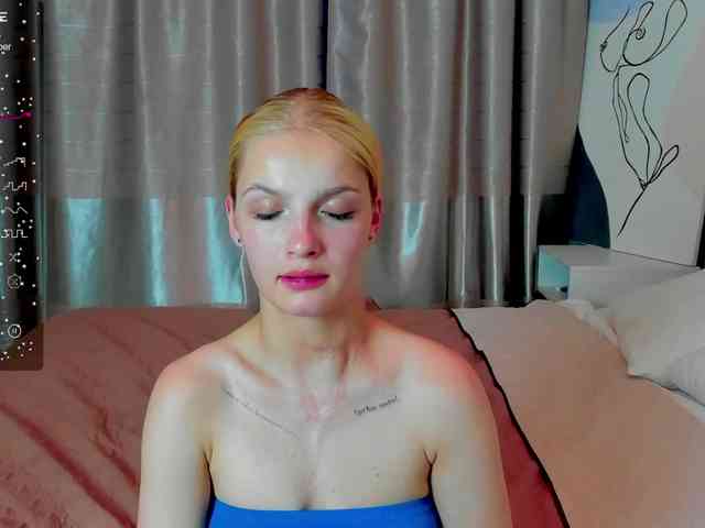 ArielLogan webcam