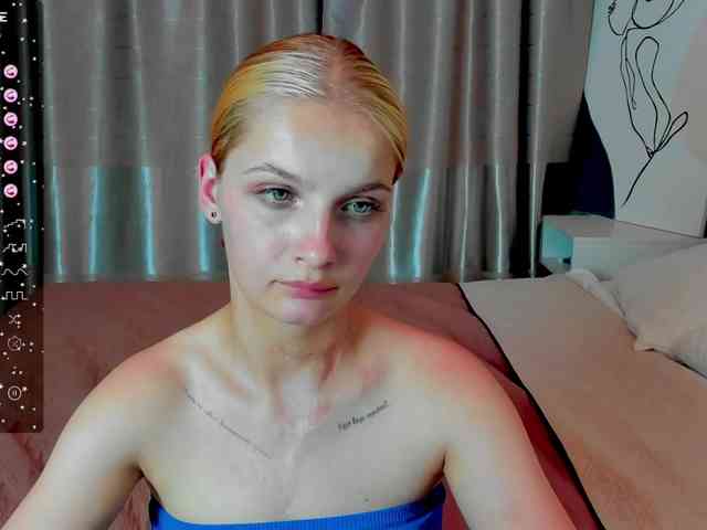 ArielLogan webcam