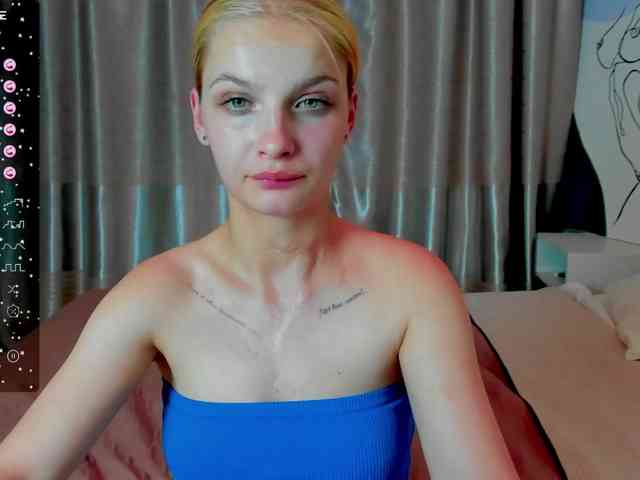 ArielLogan webcam