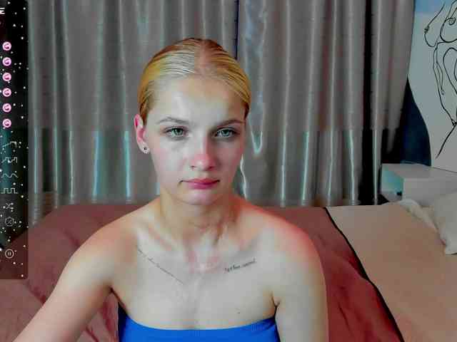 ArielLogan webcam