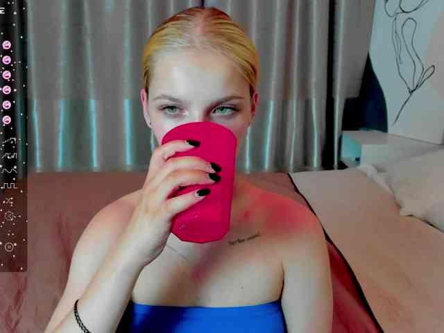 ArielLogan webcam
