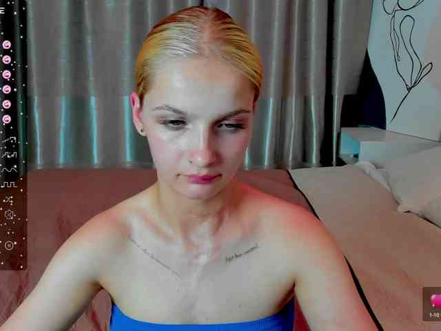 ArielLogan webcam