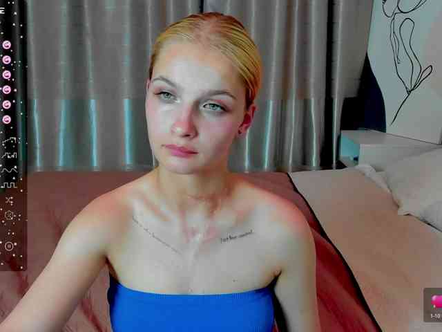 ArielLogan webcam