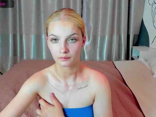 ArielLogan webcam