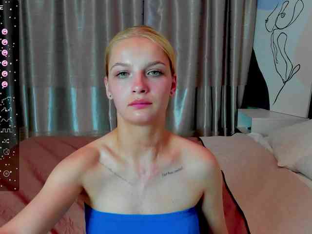 ArielLogan webcam