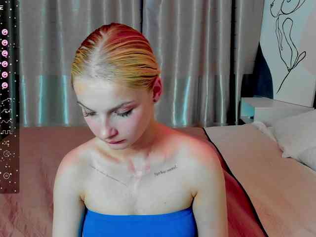 ArielLogan webcam