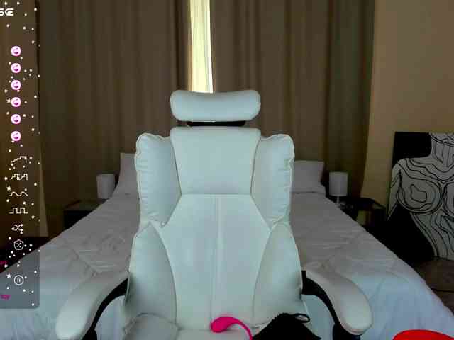 ArielLogan webcam
