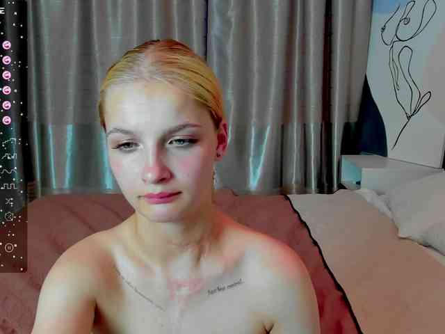 ArielLogan webcam
