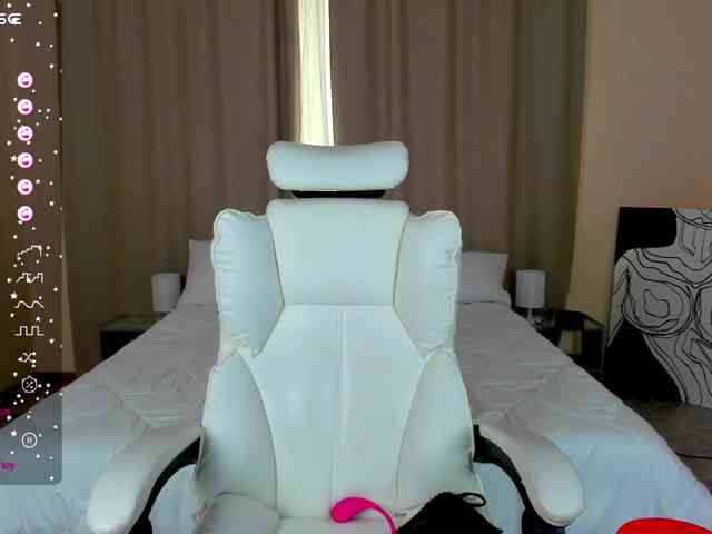 ArielLogan webcam