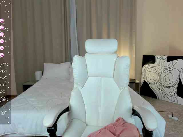 ArielLogan webcam