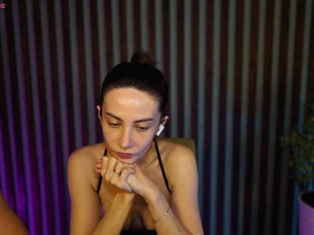 sochnogirls's BongaCams show and profile