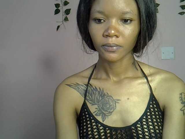 Sexyroses's BongaCams show and profile