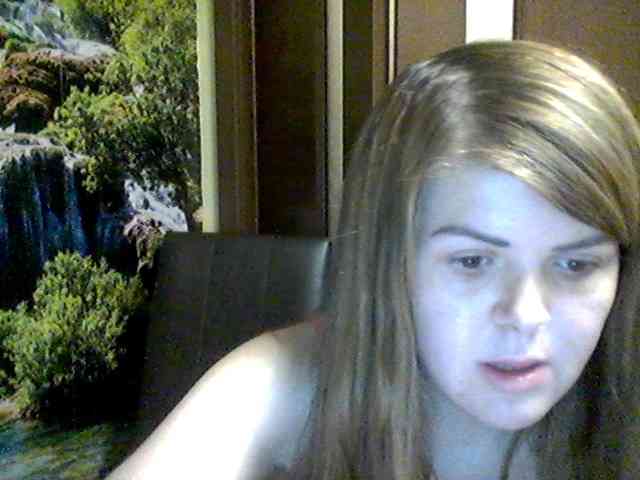 BlondeMaya webcam