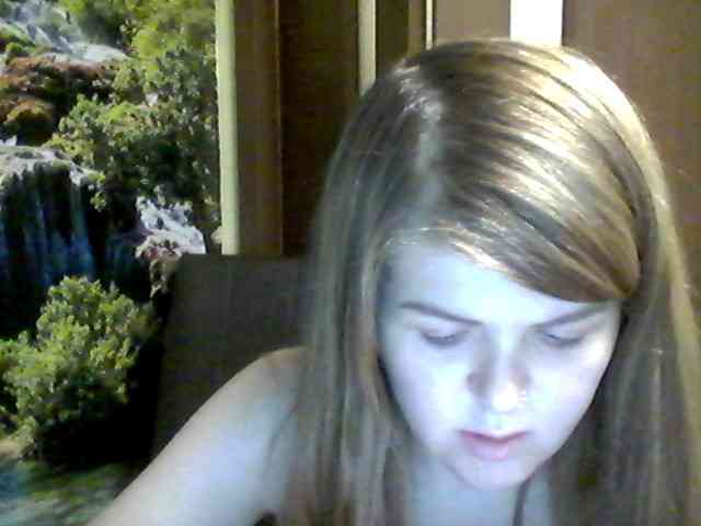 BlondeMaya webcam