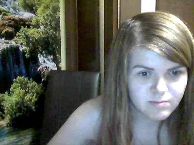 BlondeMaya webcam