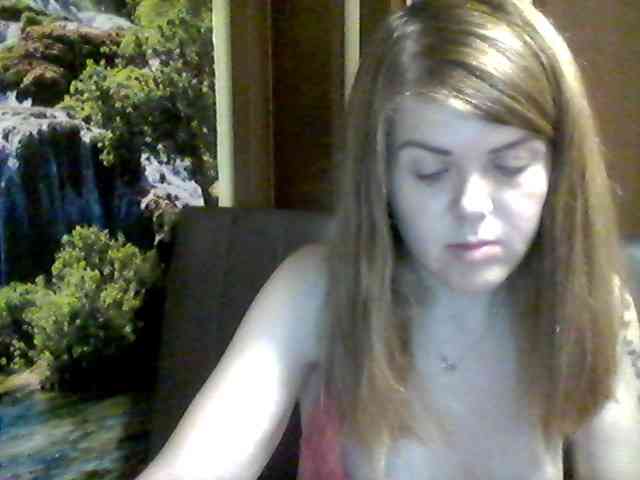 BlondeMaya webcam