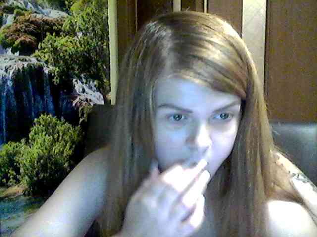 BlondeMaya webcam