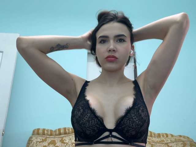 Iloniyaa's BongaCams show and profile