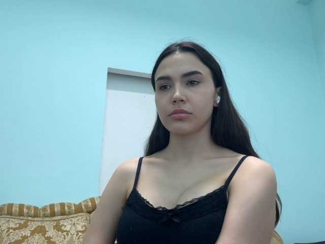 Iloniyaa's BongaCams show and profile