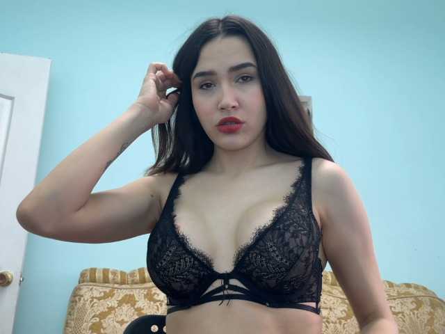 Iloniyaa's BongaCams show and profile