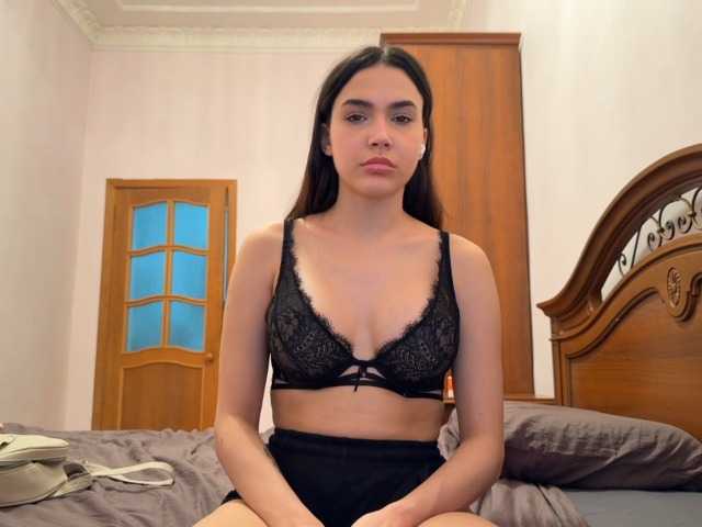 Iloniyaa's BongaCams show and profile