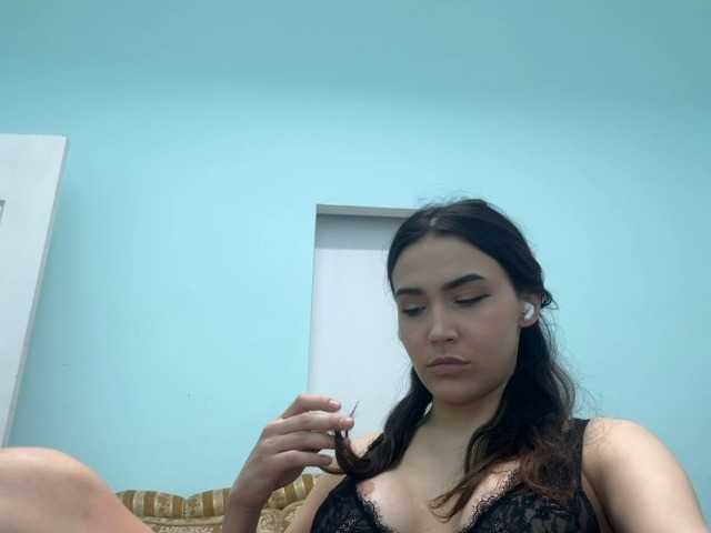 Iloniyaa's BongaCams show and profile