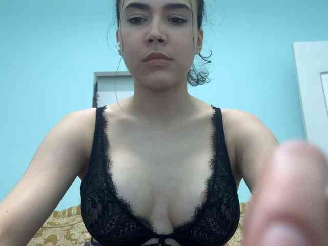 Iloniyaa Live Webcam on BongaCams