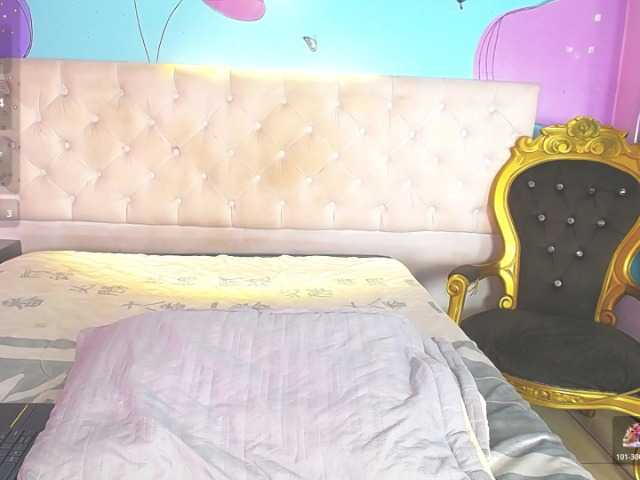 tiiny-emilly's BongaCams show and profile