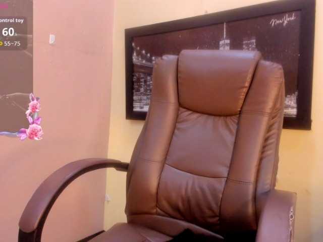 tiiny-emilly's BongaCams show and profile