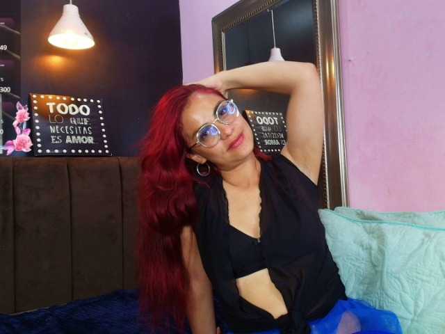 tiiny-emilly's BongaCams show and profile