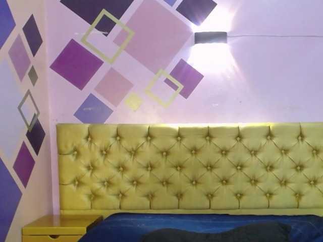 tiiny-emilly's BongaCams show and profile