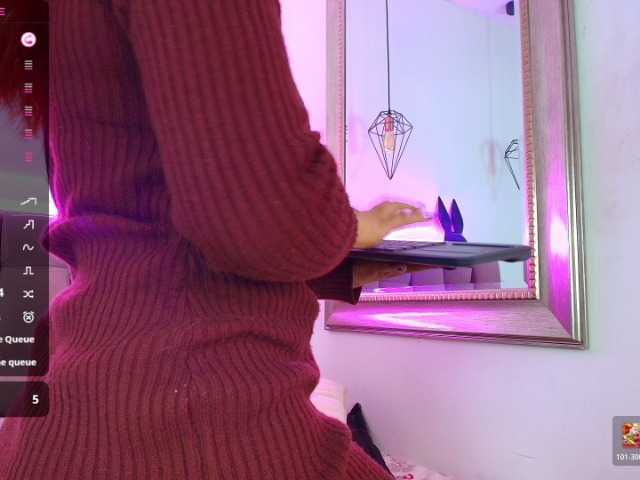 tiiny-emilly's BongaCams show and profile