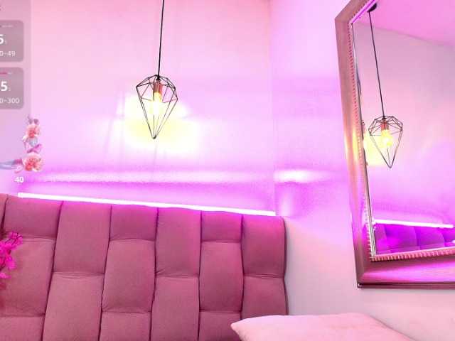 tiiny-emilly's BongaCams show and profile