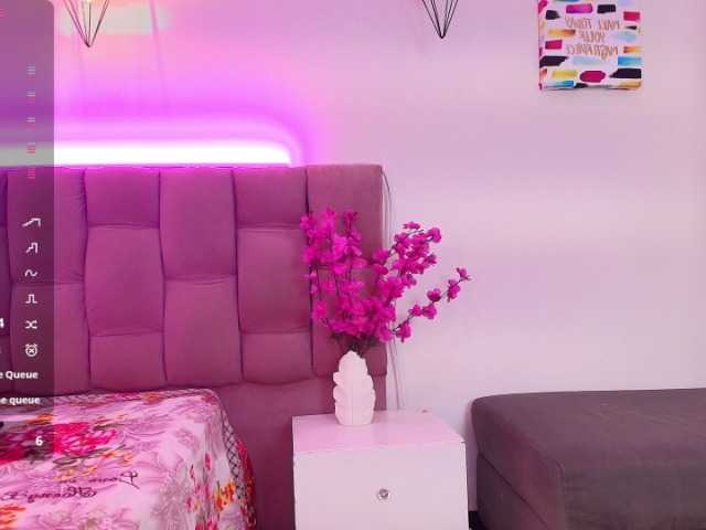 tiiny-emilly's BongaCams show and profile