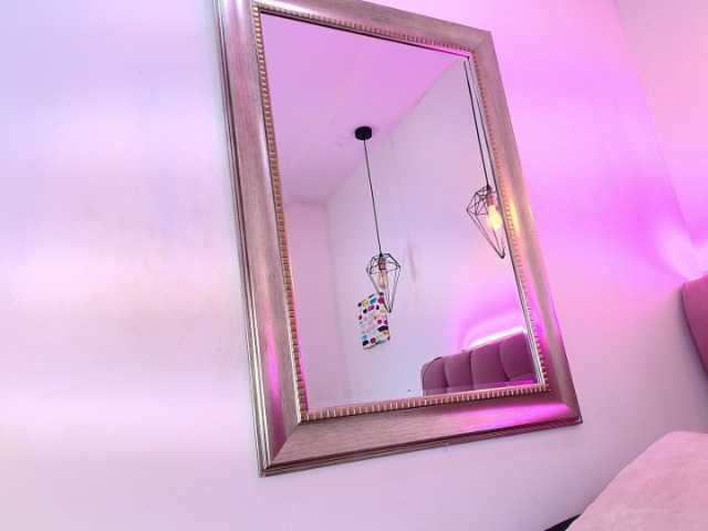 tiiny-emilly's BongaCams show and profile