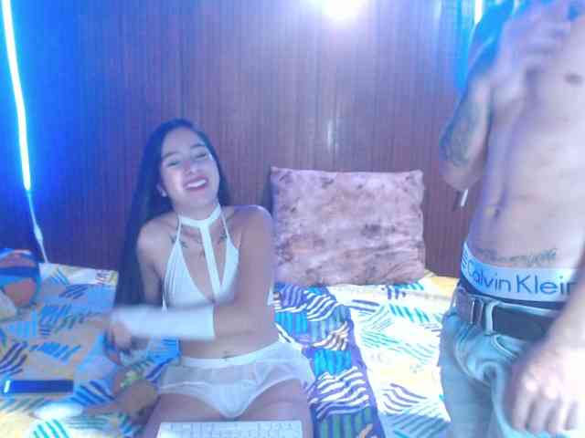 DereckAndAlessia webcam