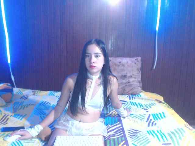 DereckAndAlessia webcam