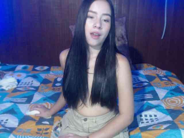 DereckAndAlessia webcam