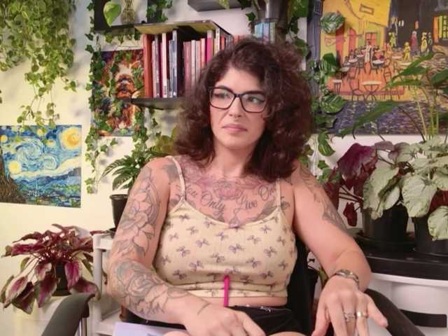 le modèle TaliMajesty est en webcam porno dans un show sur le site bongacams, il possède les tags suivants: Latino/Hispanic,Brunette,Trimmed