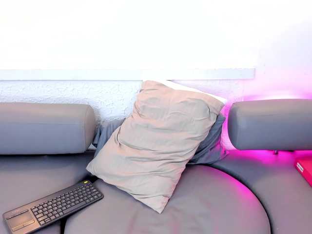 Scarlett-Bj's BongaCams show and profile