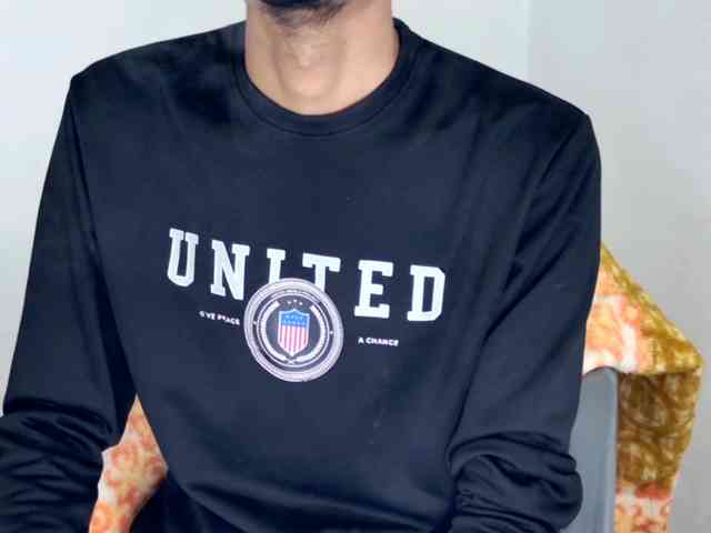 Maxroyaura Live Webcam on {site_name}